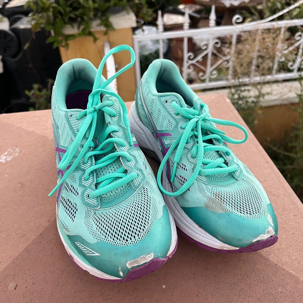 Volleyball shoes
